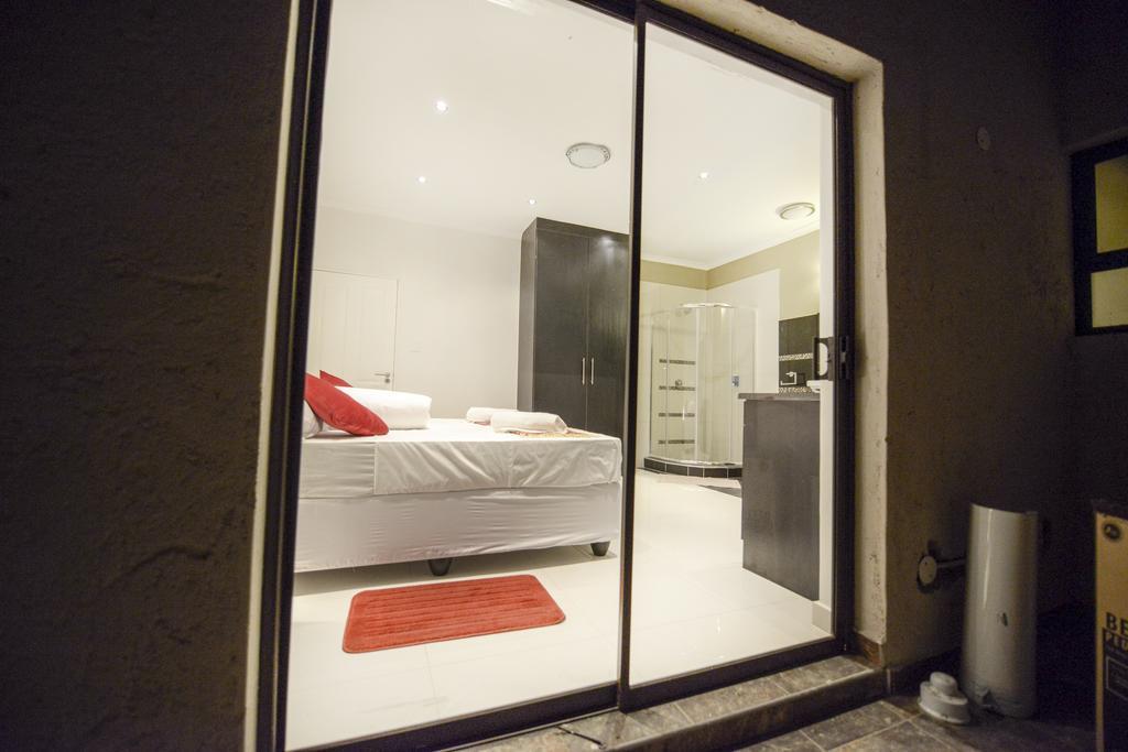 Discovery Guest House Windhoek Chambre photo